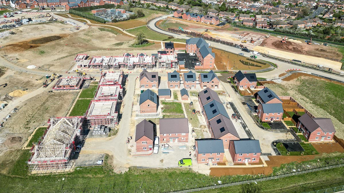 A plague o' ALL your houses! Furious villagers say the childhood home of William Shakespeare's mum - Mary Arden's Farm - will be swamped by new town of 6,000 homes