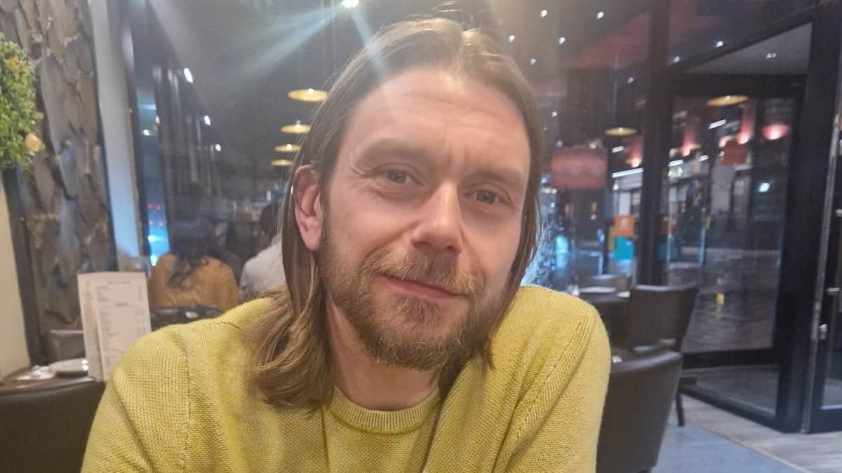 Man, 46, thought back pain was a pulled muscle but it was symptom of deadly pancreatic cancer: 'I have a year to live'