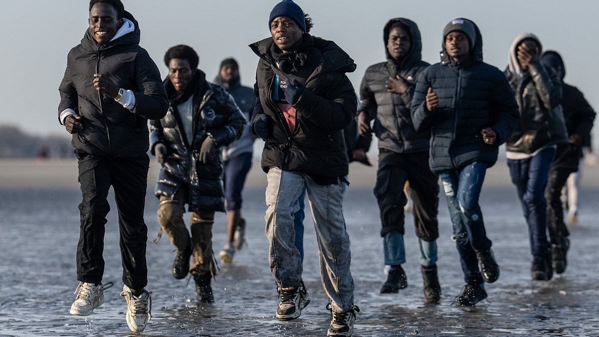 Migrants sprint across French beach to reach Britain - undeterred by Shabana Mahmood's asylum reforms launched just hours earlier