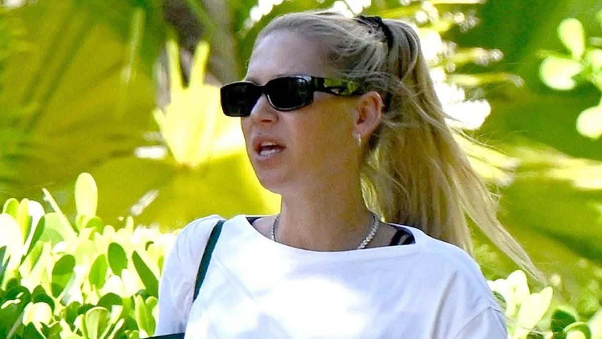 Reclusive ex-tennis star Anna Kournikova, 44, seen for the first time since giving birth to fourth child in December