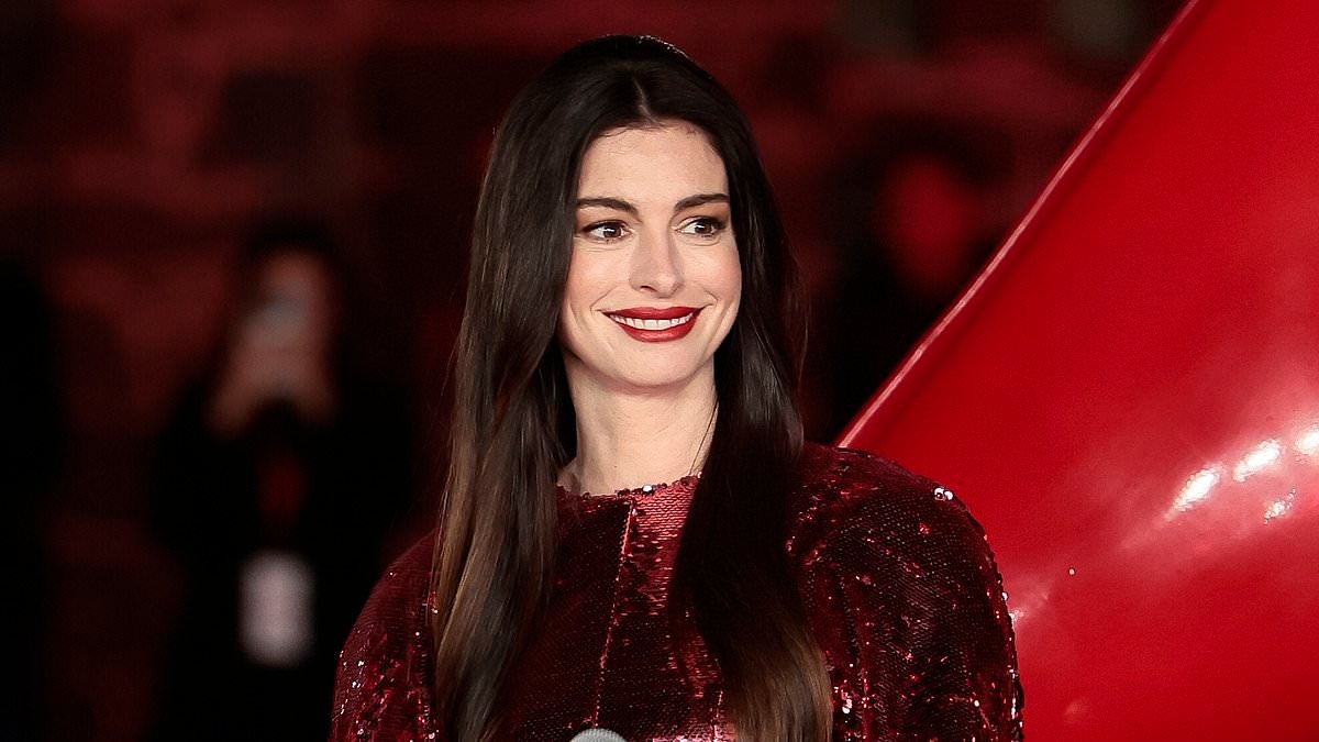 Anne Hathaway, 43, and Meryl Streep, 76, reunite in Mexico for a special Fashion Week show for The Devil Wears Prada 2 as they officially kick off promo campaign ahead of release