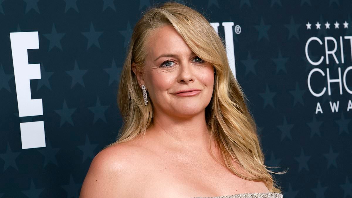 Alicia Silverstone, 49, stuns in a waist-cinching gown at the 2026 Critics Choice Awards