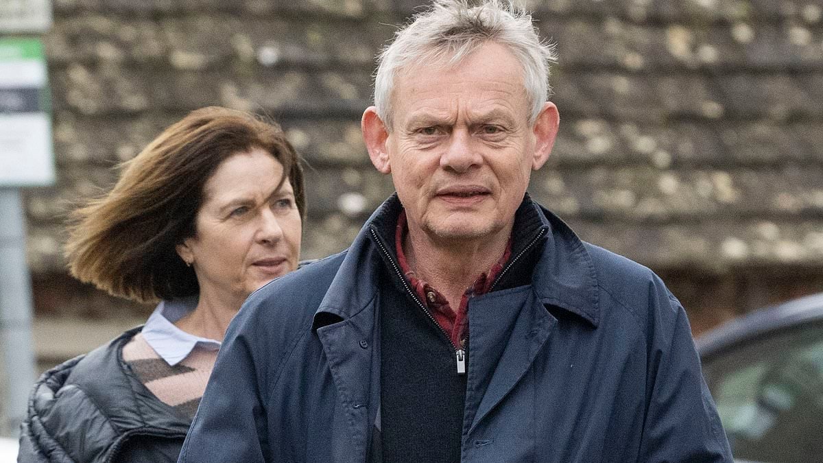 Actor Martin Clunes loses battle to stop hippie neighbours building permanent travellers' site 300 yards from £5m farmhouse