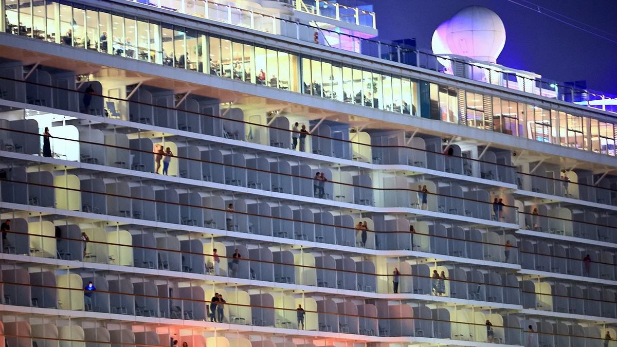 Thousands of cruise passengers are trapped in Gulf ports due to Iran war