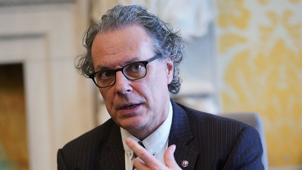 Labour MPs pile pressure on Starmer over under-16s' social media ban despite plea from tragic teen's father