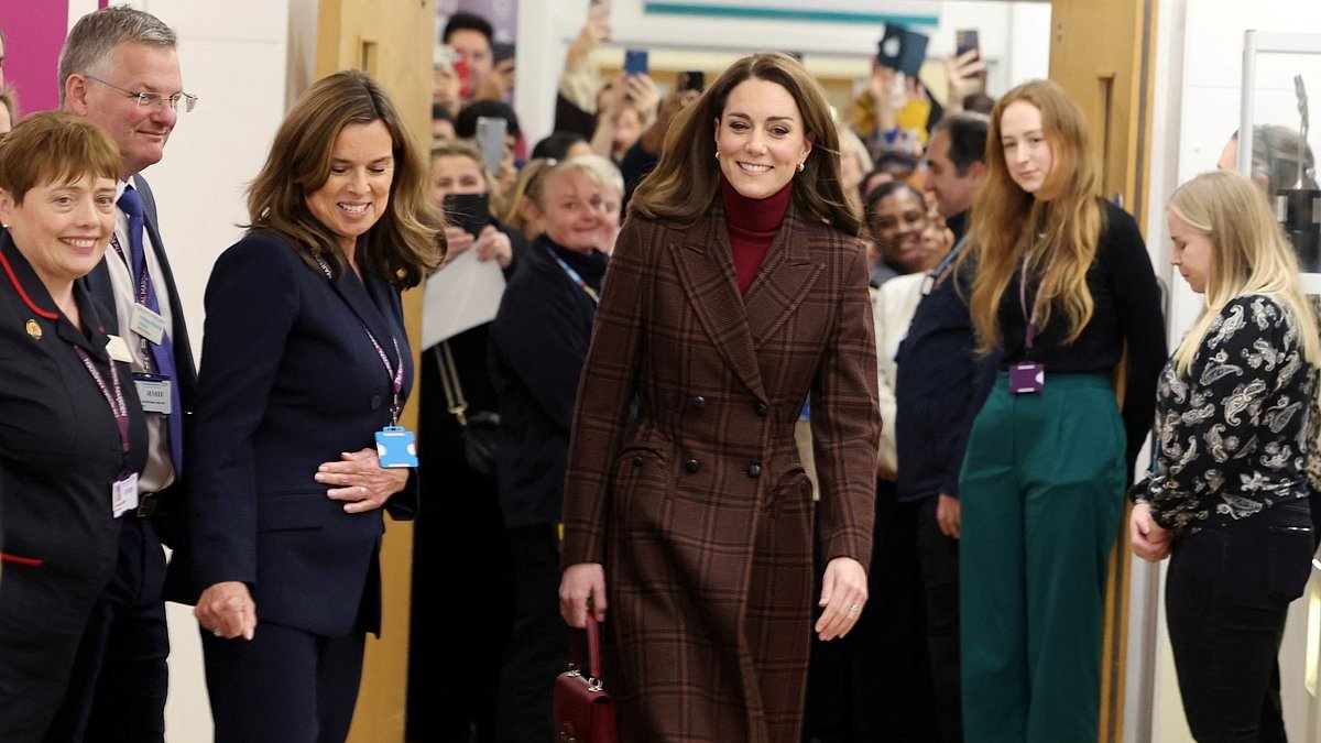 Kate's return to cancer treatment hospital revealed her 'unique royal superpower', body language expert claims