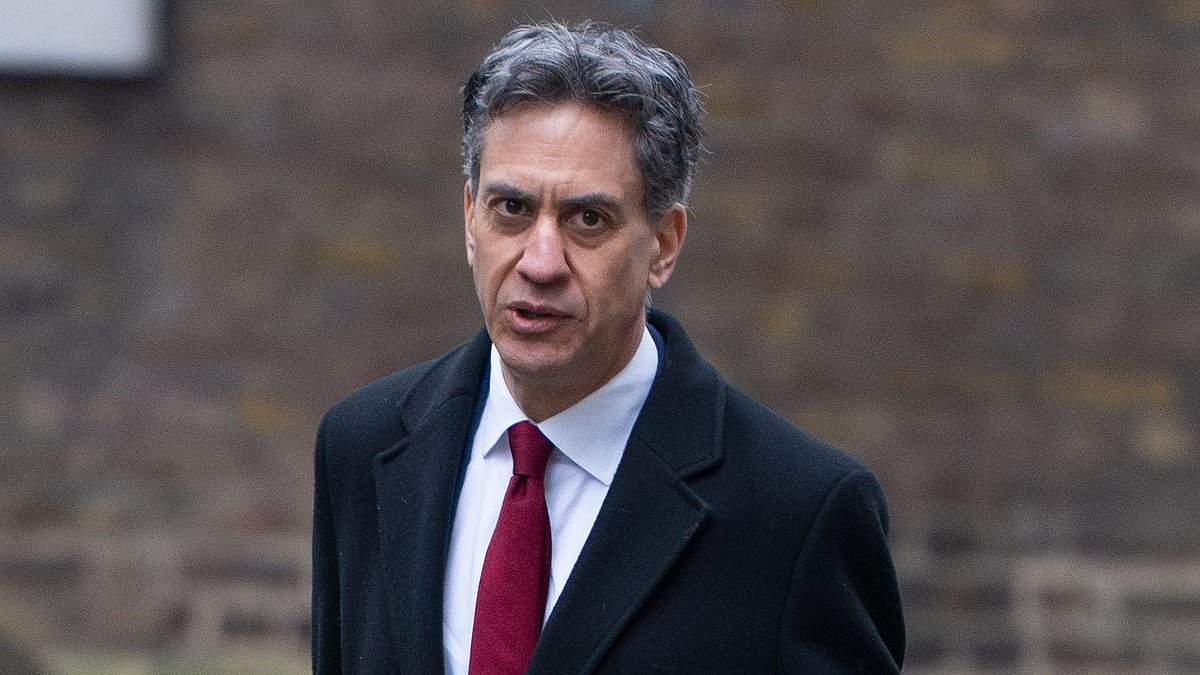 Ed Miliband's energy department HQ 'is powered by fossil fuels'