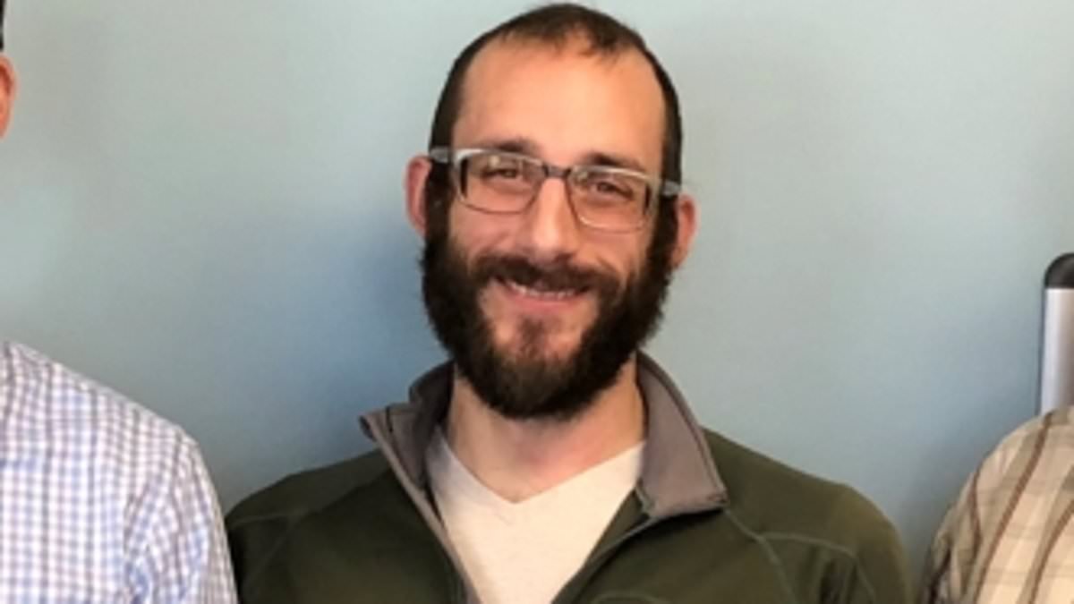 ICU nurse Alex Jeffrey Pretti identified as victim of Minneapolis shooting as furious friends say 'good, kind' man was 'executed'