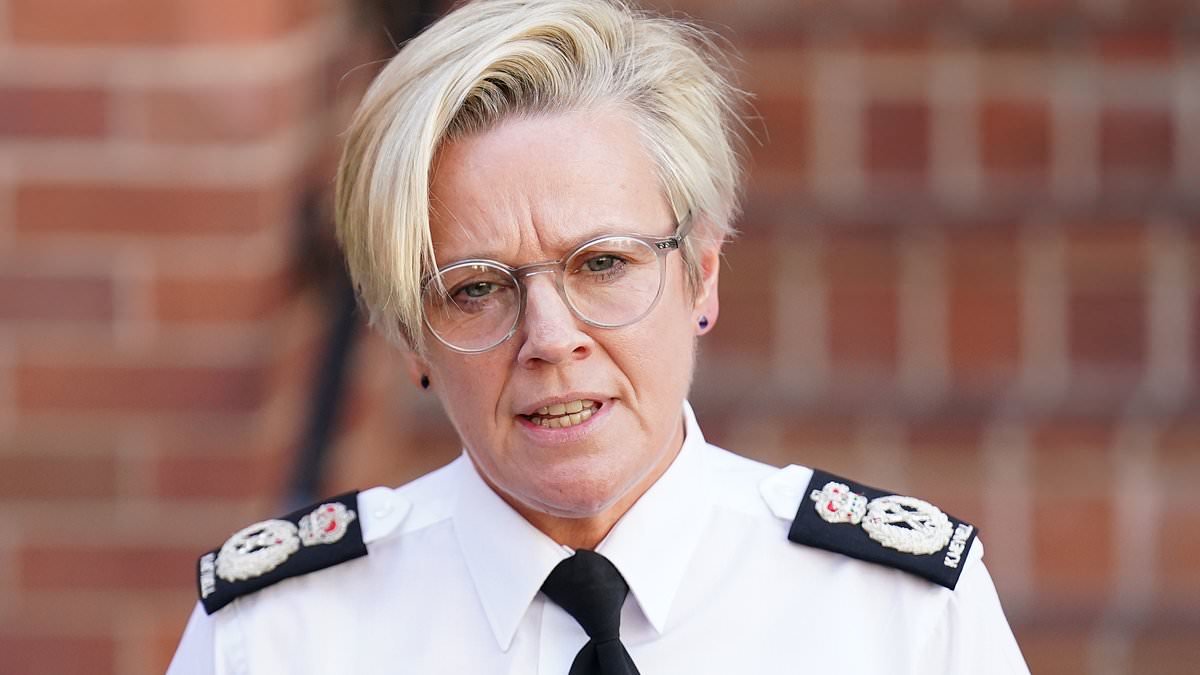 Former chief constable who admitted 'fundamental mistakes' over handling of Nottingham massacre investigation takes on new role - reviewing serious cases