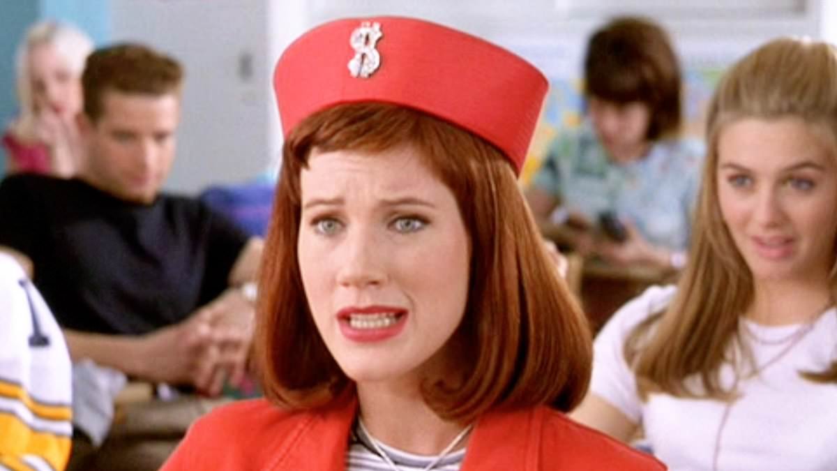 Clueless actress Elisa Donovan looks stunning at age 55 following film's 30th anniversary... see her now