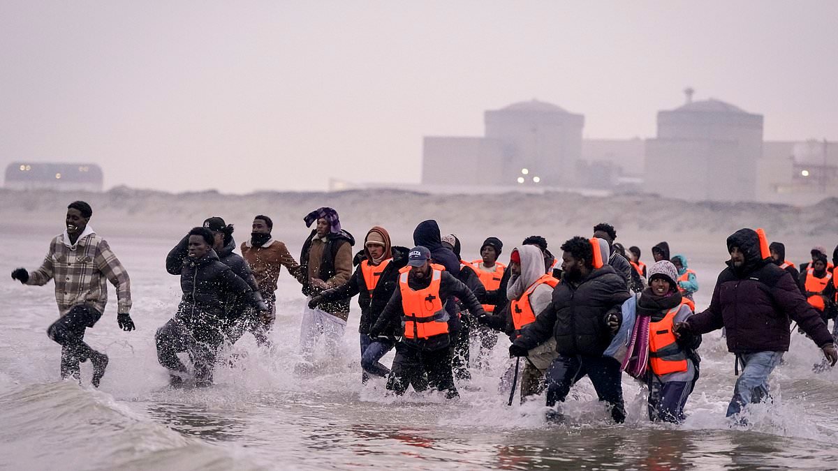 Mahmood planning to 'deport foreign criminals and failed asylum seekers before they can appeal decision'