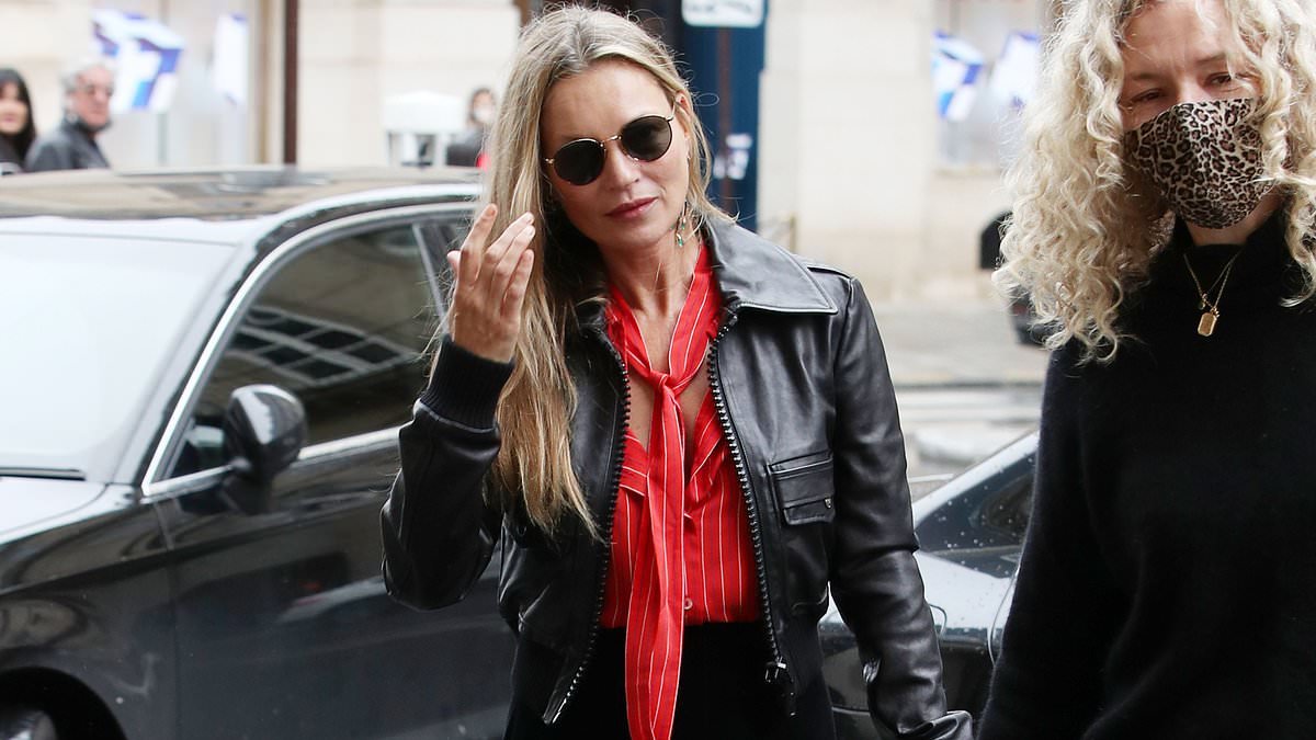 Is YOUR handbag making you look old? The styles that instantly date you - and even expensive Chanel handbags are a problem