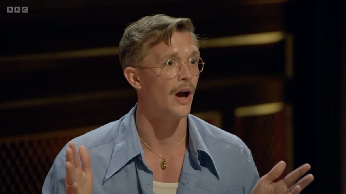 The Traitors fans insist Stephen is 'crumbling' and 'isn't going to last much longer' after he accidentally lets slip during roundtable that he knew about family tree murder 'last night'