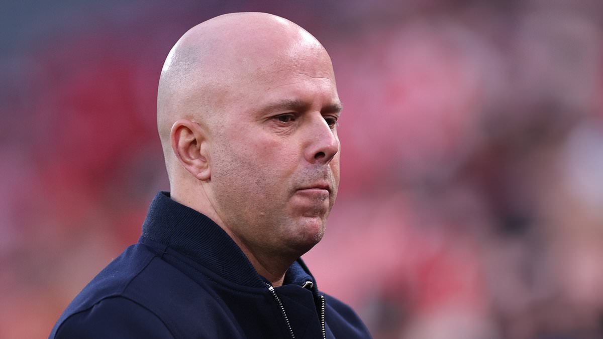 Sunderland vs Liverpool - Premier League LIVE: Reds bid to get back to winning ways at the Stadium of Light while Manchester City look to apply pressure on Arsenal as they face Fulham