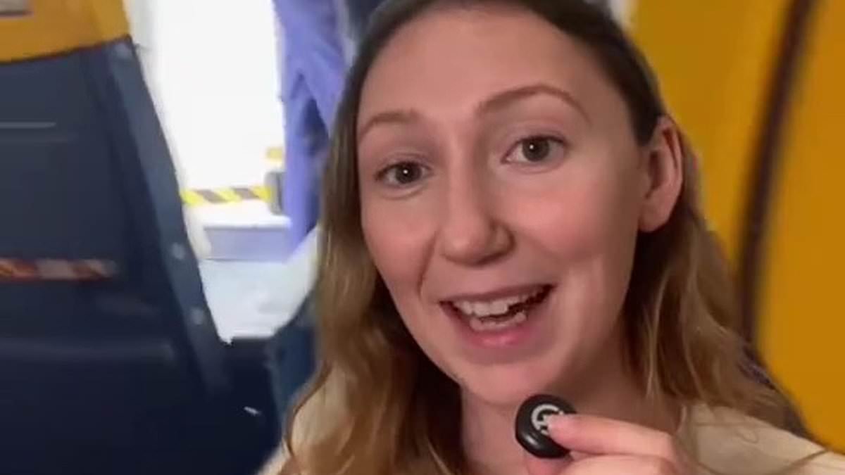 Revealed: The free hack to guaranteeing you don't get the middle seat on a Ryanair flight