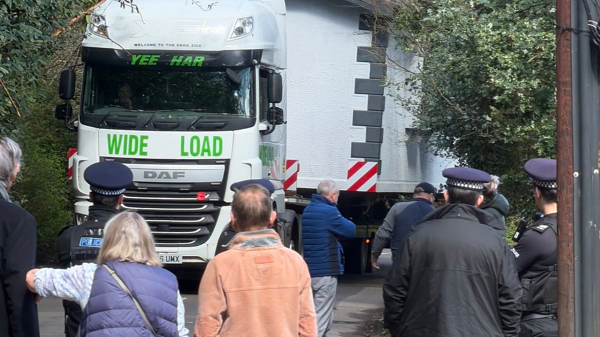 The 4.15pm Easter coup: As council workers clocked off for the bank holiday weekend, two sets of travellers began a 'land grab' - and quickly started building