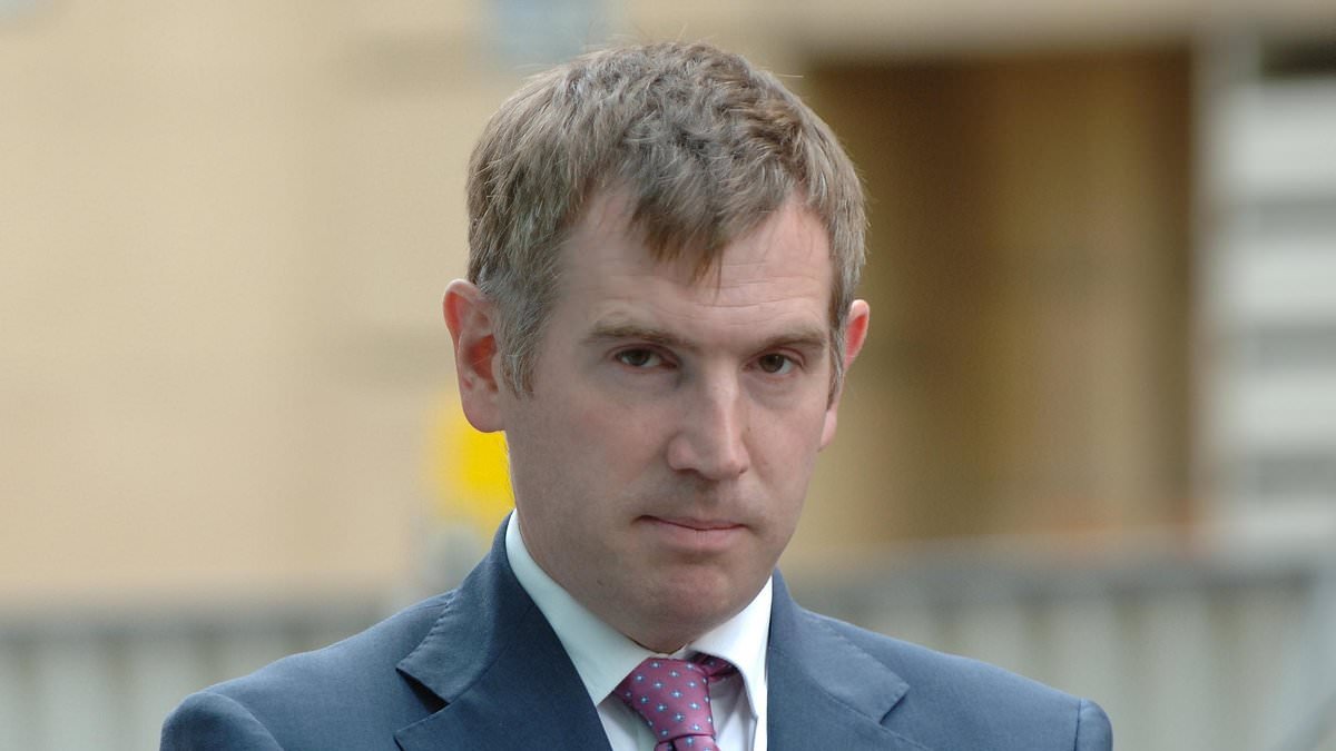 Sir Keir Starmer's communications chief quits... to go golfing: PM loses fourth director in 19 months