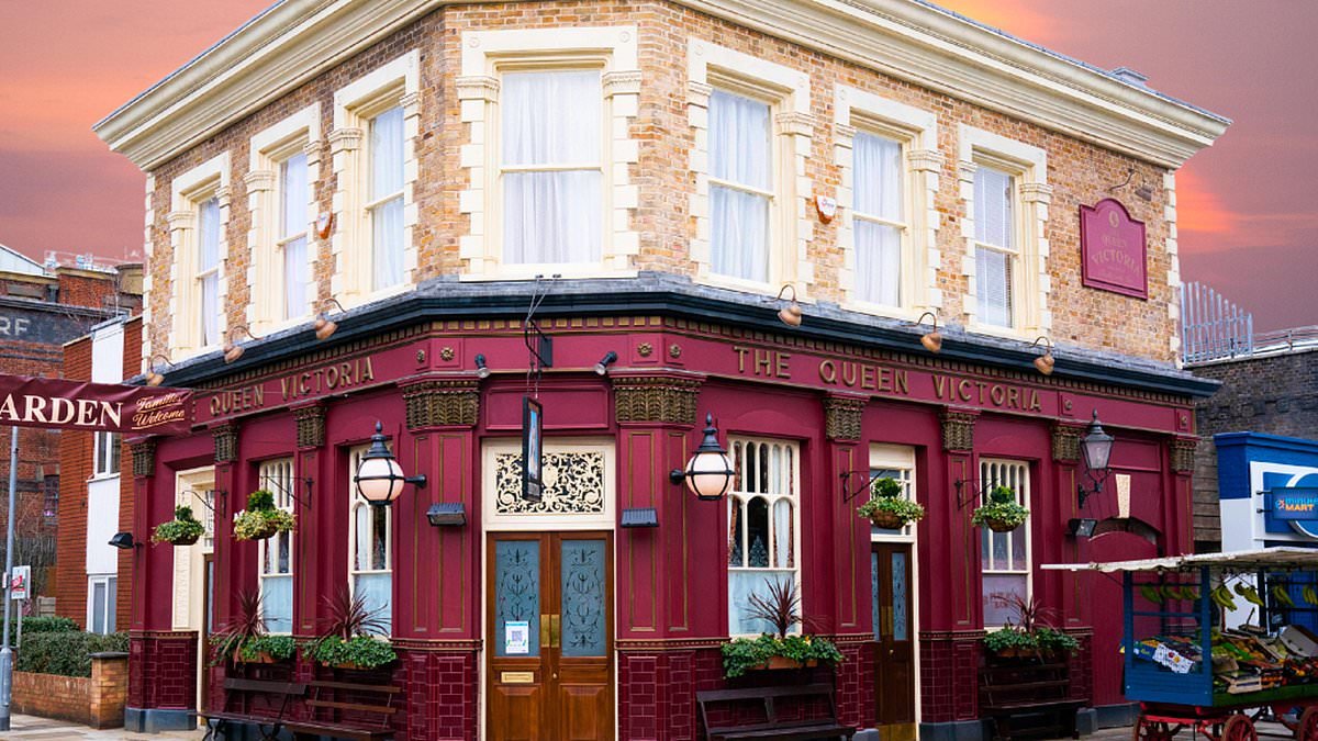 Legendary EastEnders star makes dramatic return to Walford as Christmas murder mystery twist is FINALLY exposed