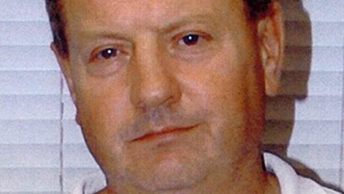 Suffolk strangler Steve Wright admits murder for the first time as he pleads guilty to killing teenage girl in 1999 - years before he terrorised sex workers on the streets of Ipswich
