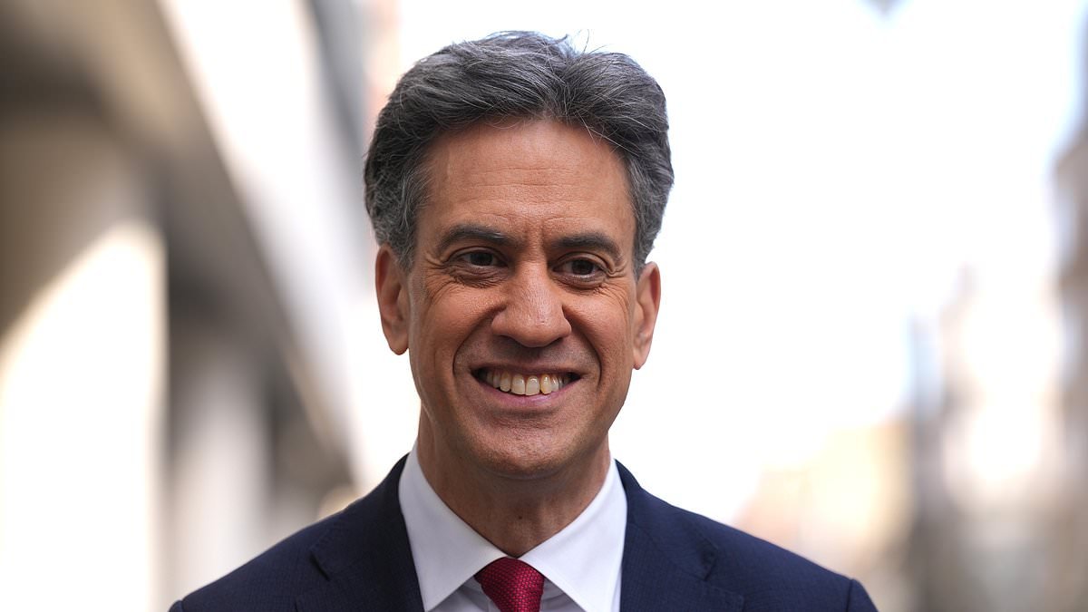 Labour will tear up planning rules to allow 100ft wind turbines for firms, schools and farms under net zero plans even though they could interfere with defence radar systems