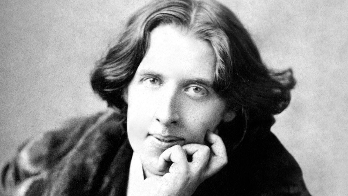 Oscar not Wilde for vegetarians! Letter discovered at auction reveals legendary playright warned of 'dangers of a diet of green herbs'