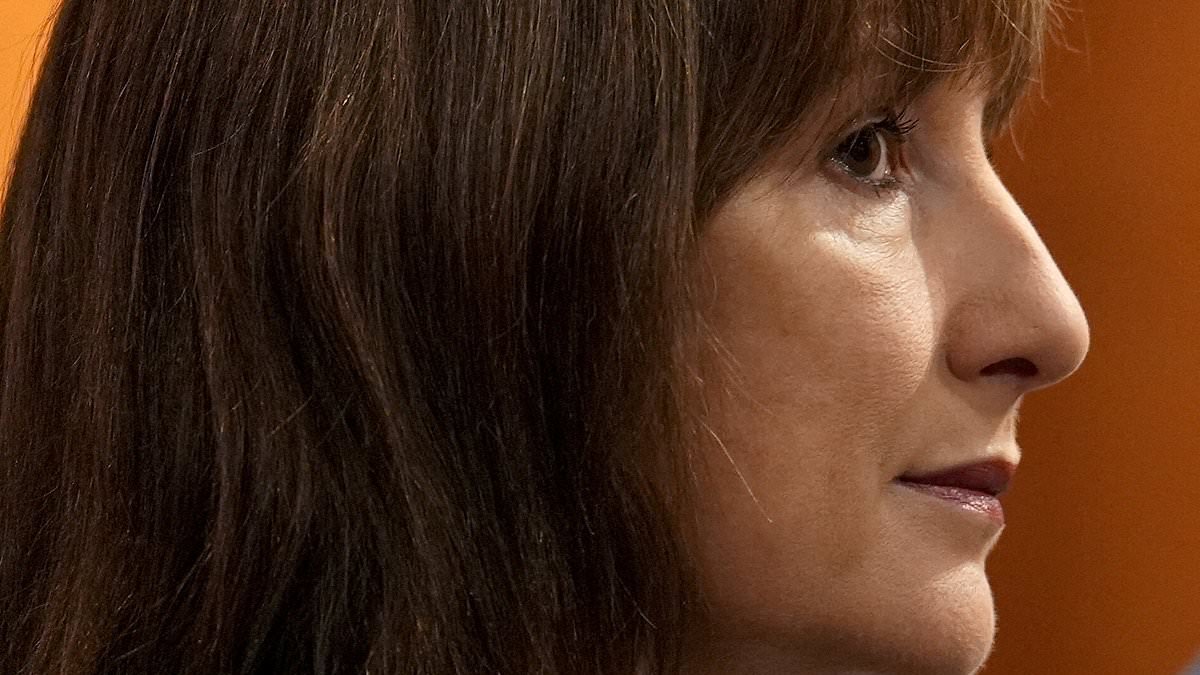 'Upset' Rachel Reeves 'sidelined' after being dropped from Keir Starmer's China trip at the last minute