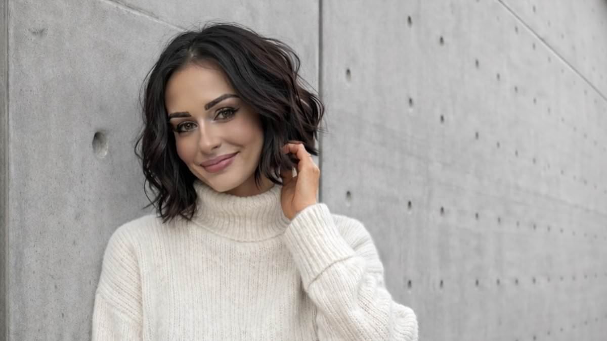 Chanelle Hayes looks unrecognisable as she shows off her nine stone weight-loss and new hair