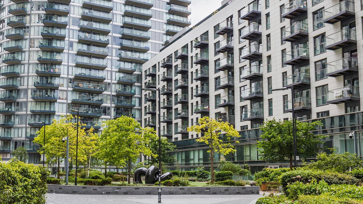 Average service charge for leasehold flat owners rises to £2,405 a year - up 55.6% in a decade
