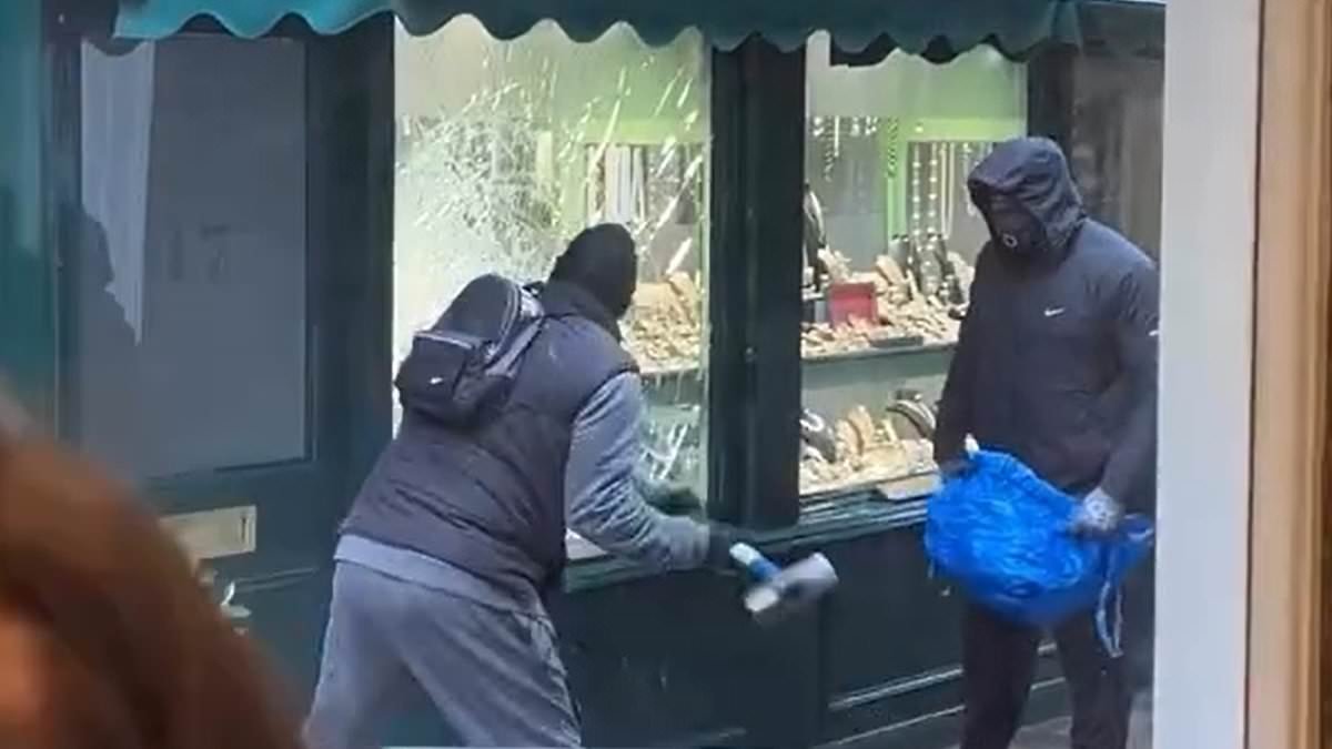 London's smash-and-grab crimewave: New invasion of hammer-wielding gangs targetting high-end jewellery, watch and clothes stores
