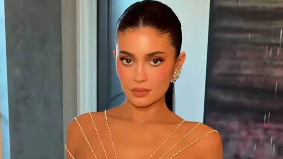 Kylie Jenner goes full bombshell in glitzy corset gown for Golden Globes as Timothee Chalamet's hot date