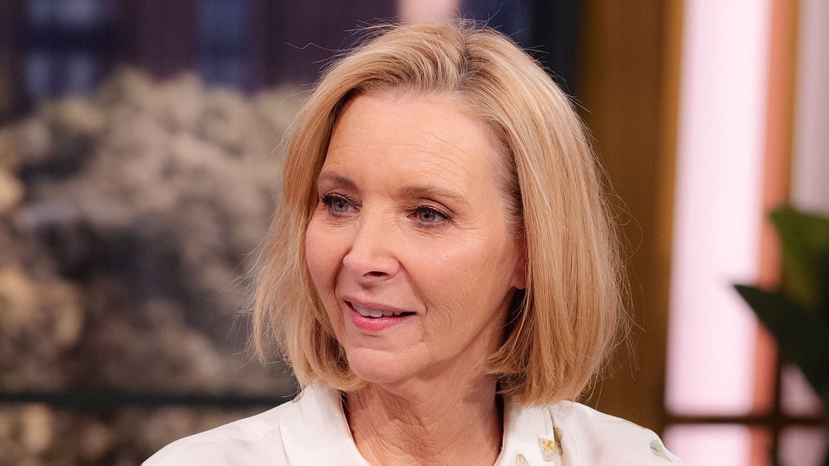 Friends legend Lisa Kudrow reveals the one fan request that 'irritates' her - and how she was overcome with emotion after returning to iconic sitcom's set