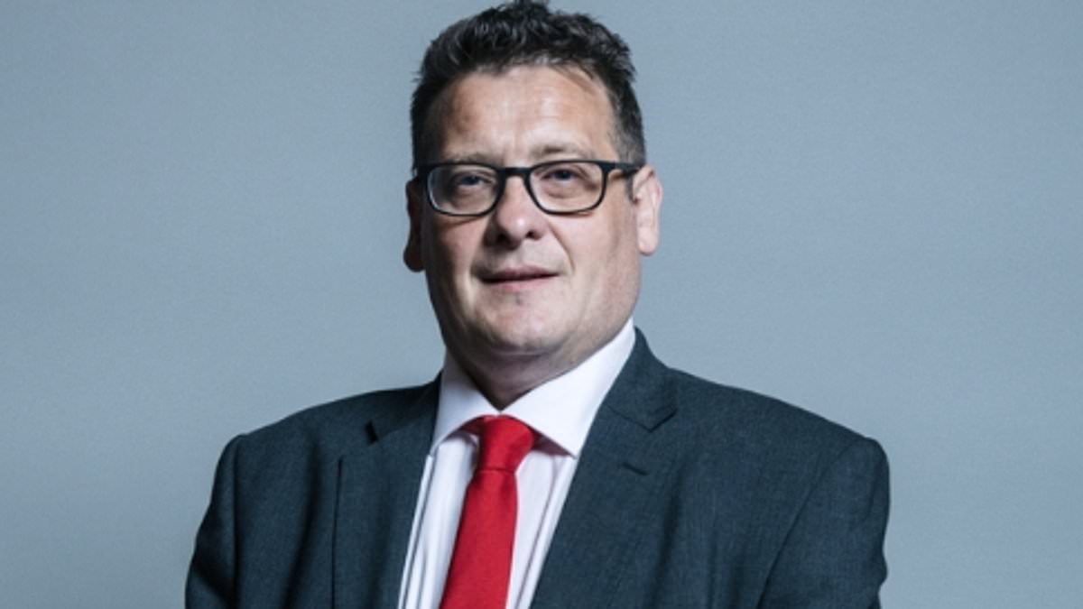 Nigel Farage's Reform UK on alert as rebel Labour MP threatens to trigger a by-election if Keir Starmer pushes ahead with scrapping jury trials