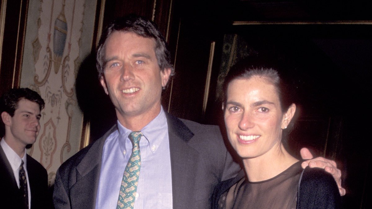 RFK Jr.'s second wife Mary Kennedy handed off his private diaries with a friend 'as insurance' in weeks leading up to her death