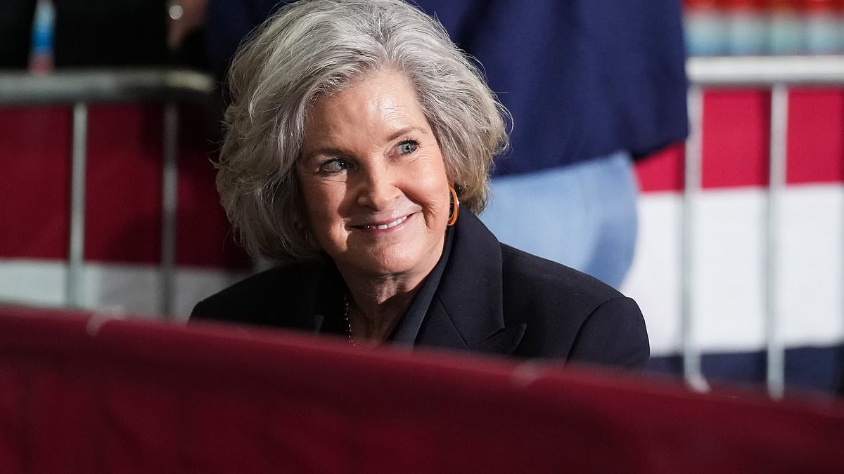 Trump announces White House Chief of Staff Susie Wiles diagnosed with 'early stage' breast cancer