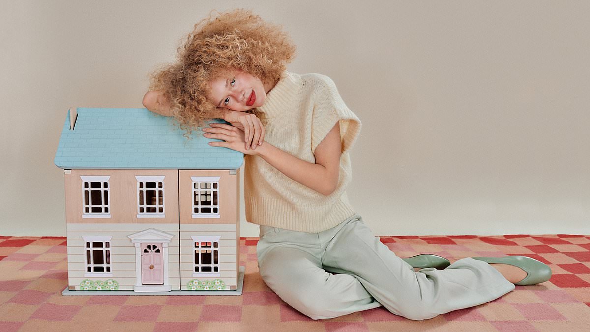 Every inch of our home, once full of love and laughter, echoed with precious family memories. But suddenly it was empty. Every viewing to sell it was hell. But this is my cheering message to anyone going through the agony of downsizing