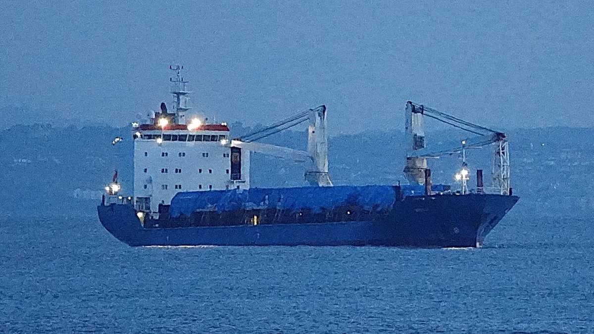 Royal Navy tracks 'suspicious' Russian ship as it spends 14 hours over undersea data cables in the Bristol Channel