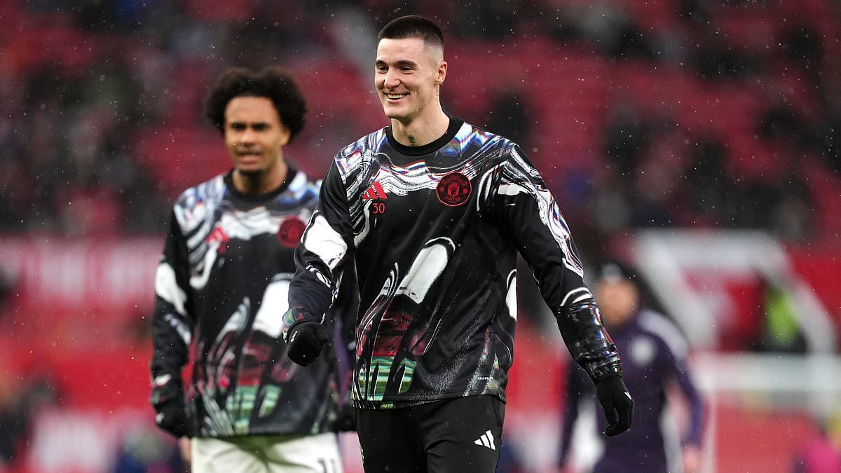 Manchester United vs Crystal Palace - Premier League LIVE: Latest score, team news and updates as the Red Devils target fourth consecutive home win plus Fulham vs Tottenham