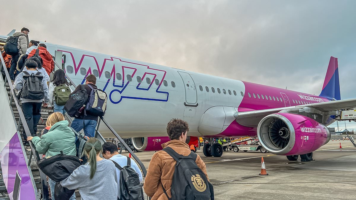 Wizz Air accused of overpromising compensation to plane passengers who give up their seats on flights