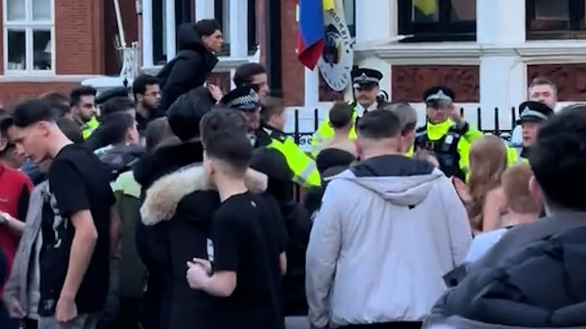 Travellers' annual meet-up at Harrods erupts in violence as boy is stabbed during chaotic scenes