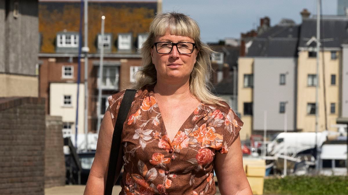 Heartbroken lobster died of loneliness days after animal rights activist 'liberated' his tankmate into the sea