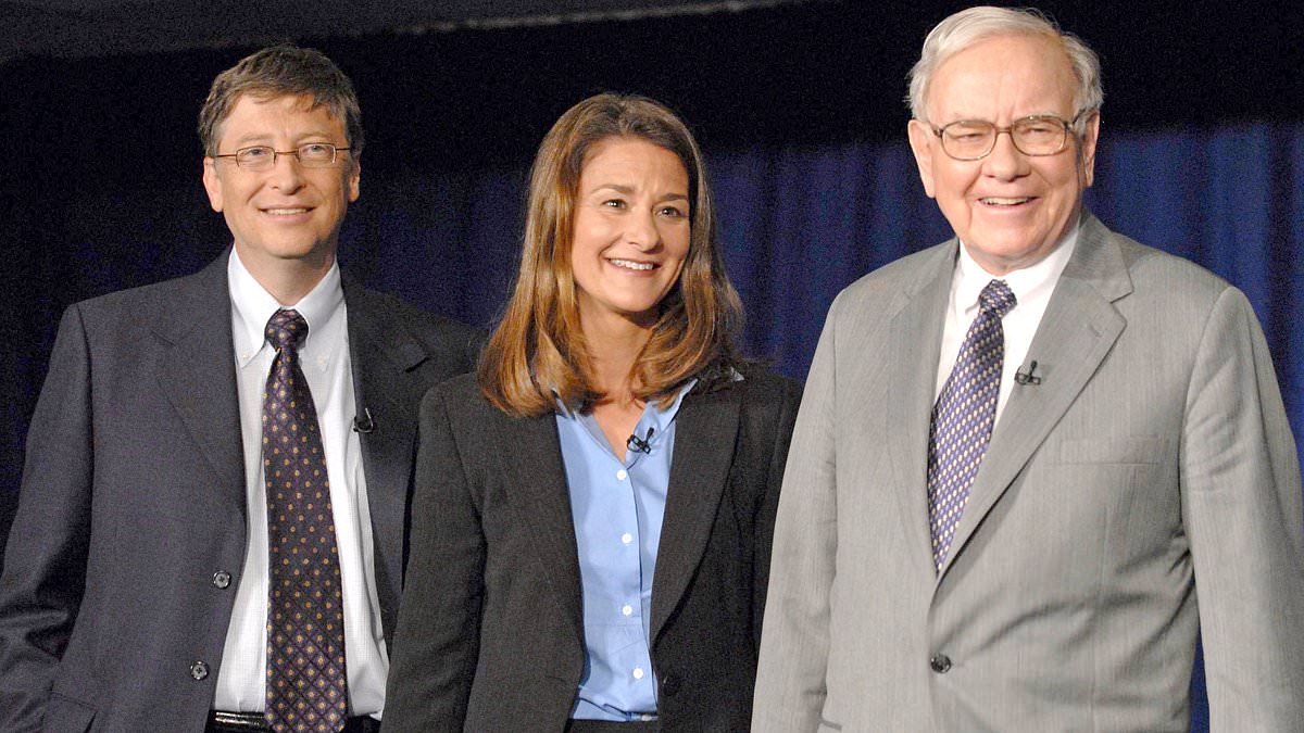 Warren Buffett breaks silence on his friend Bill Gates after Epstein files