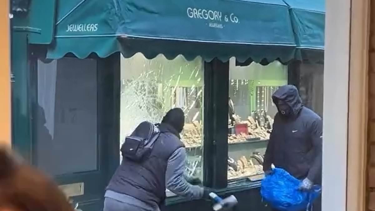 Why daylight jewellery robbers are raiding stores in some of London's most exclusive postcodes - but will NEVER target the Hatton Garden diamond district