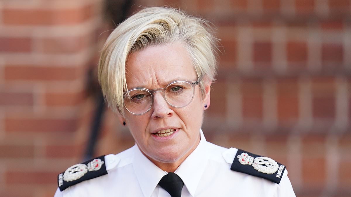 Former Notts police chief criticised for taking new serious cases review job after stabbing scandal turns it down following backlash from victims' families