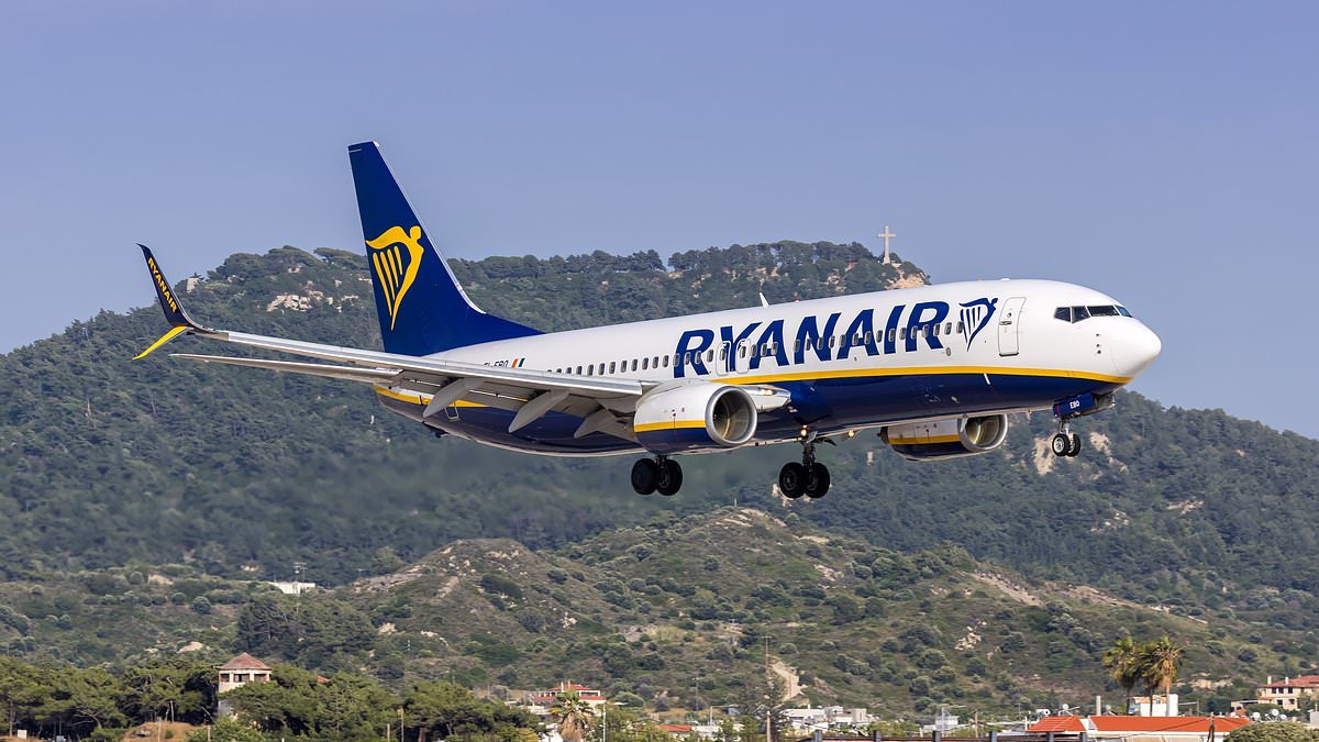Ryanair flight to UK 'leaves 89 passengers behind' in Canary Islands - blaming border congestion