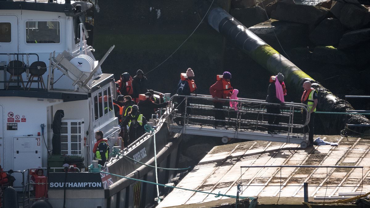 Small boat migrants cross the Channel for the first time in two weeks - thanks to the warmer weather