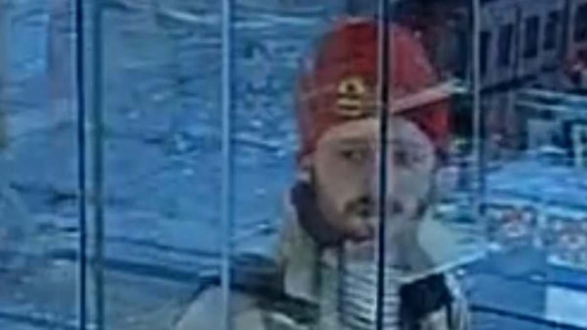 Hero Good Samaritan who stepped in to protect three women being harassed in the street urged to come forward by police