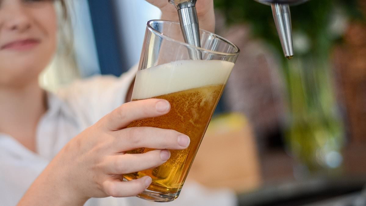 Furious pub landlords threaten to go on strike and go to 'war' with Labour as Rachel Reeves is accused of treating them 'like cash cows to milk'