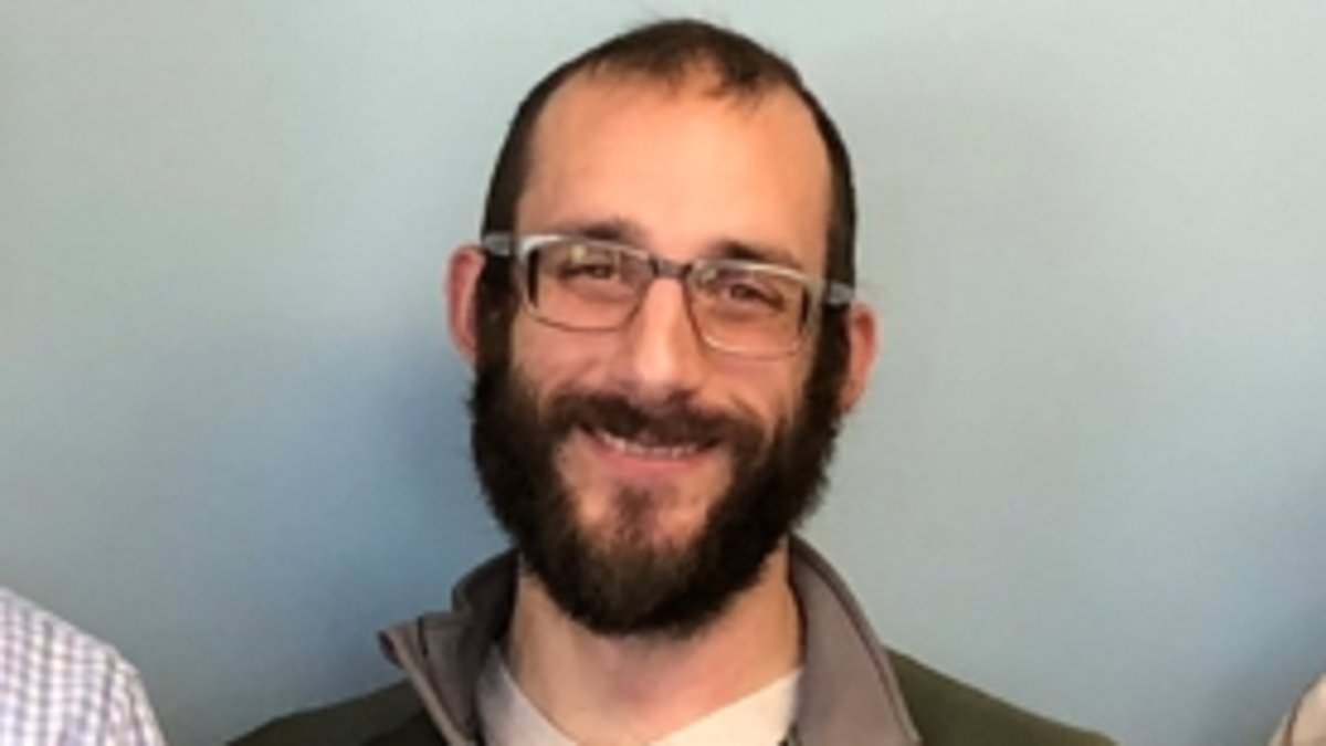 DHS breaks silence on claims officers involved in killing of Alex Pretti counted bullet holes in his body instead of helping him