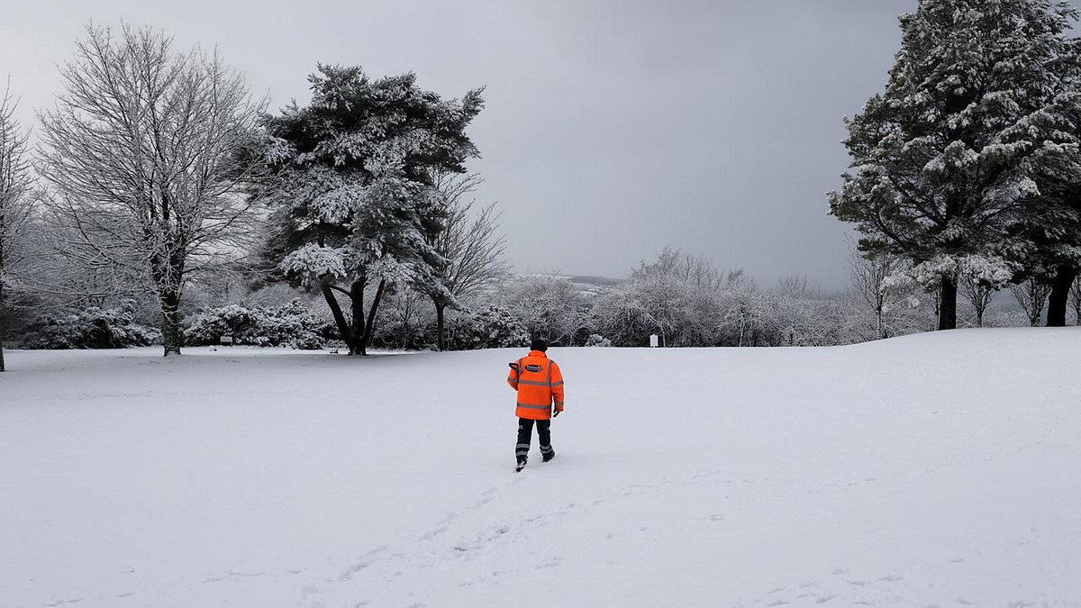 Six inches of snow is on the way as Met Office issues yellow weather warning after temperatures plunged to minus 5C