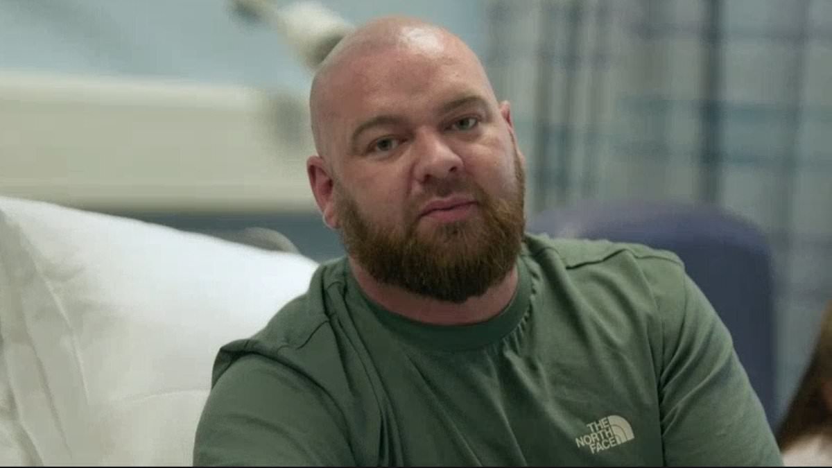 Hero war veteran who lost both legs after stepping on IED in Afghanistan undergoes pioneering surgery to ease his unbearable daily pain